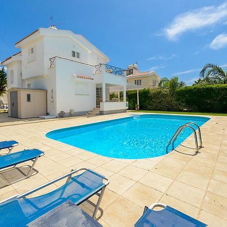 Merab Center Villas Айя Напа Стая снимка