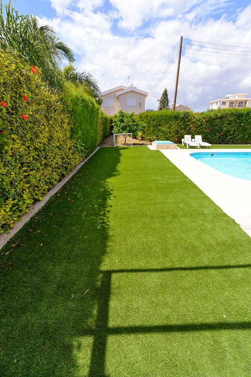 Merab Center Villas Айя Напа Стая снимка