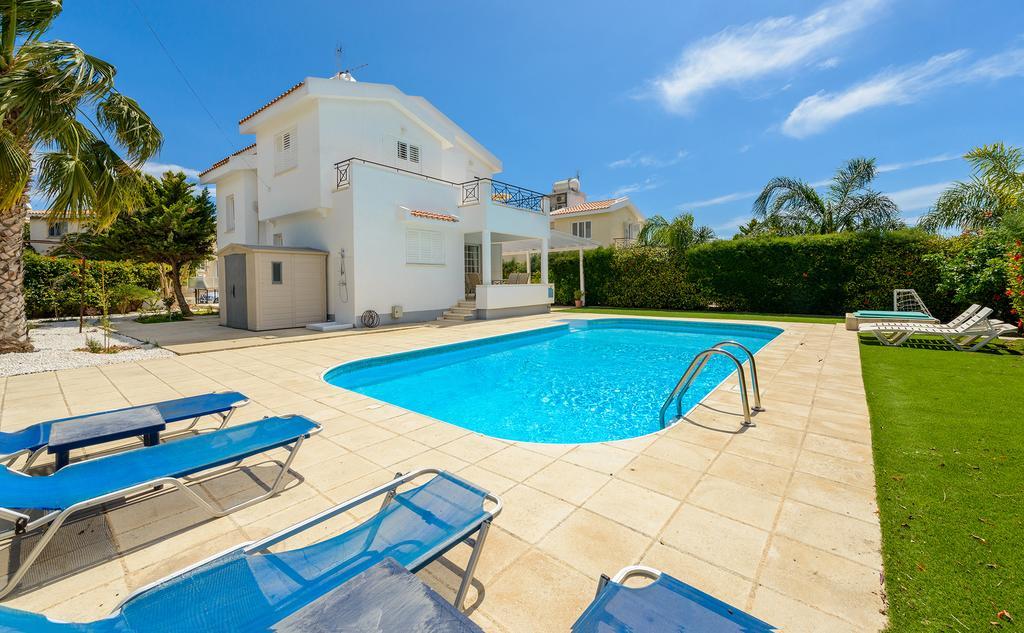 Merab Center Villas Айя Напа Стая снимка