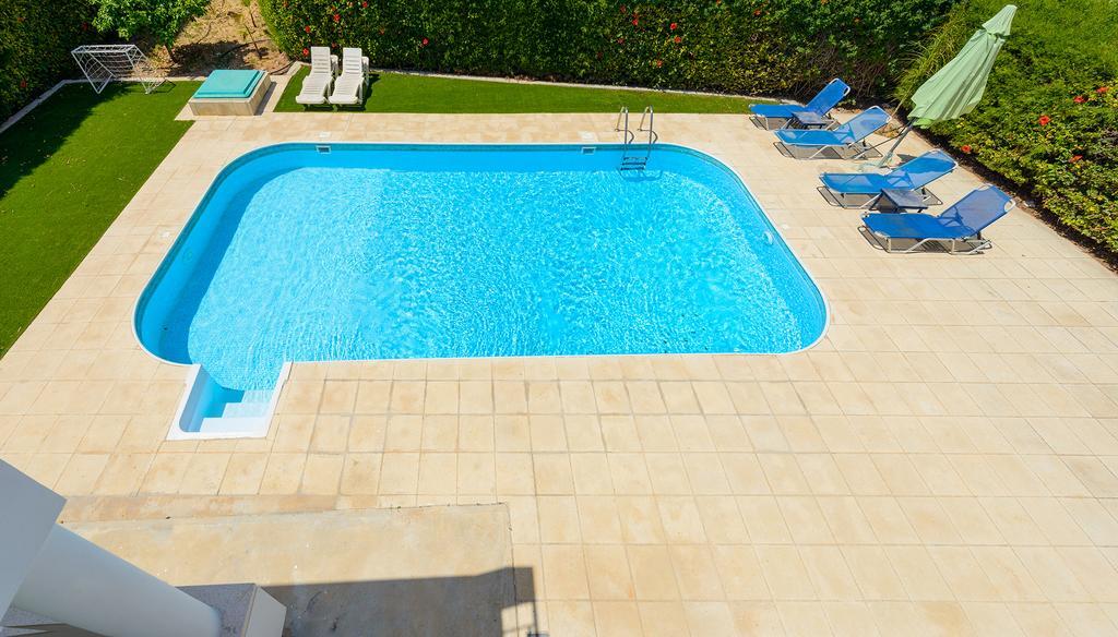 Merab Center Villas Айя Напа Стая снимка