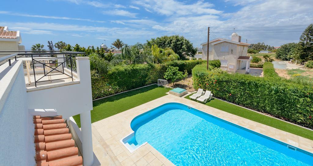 Merab Center Villas Айя Напа Екстериор снимка