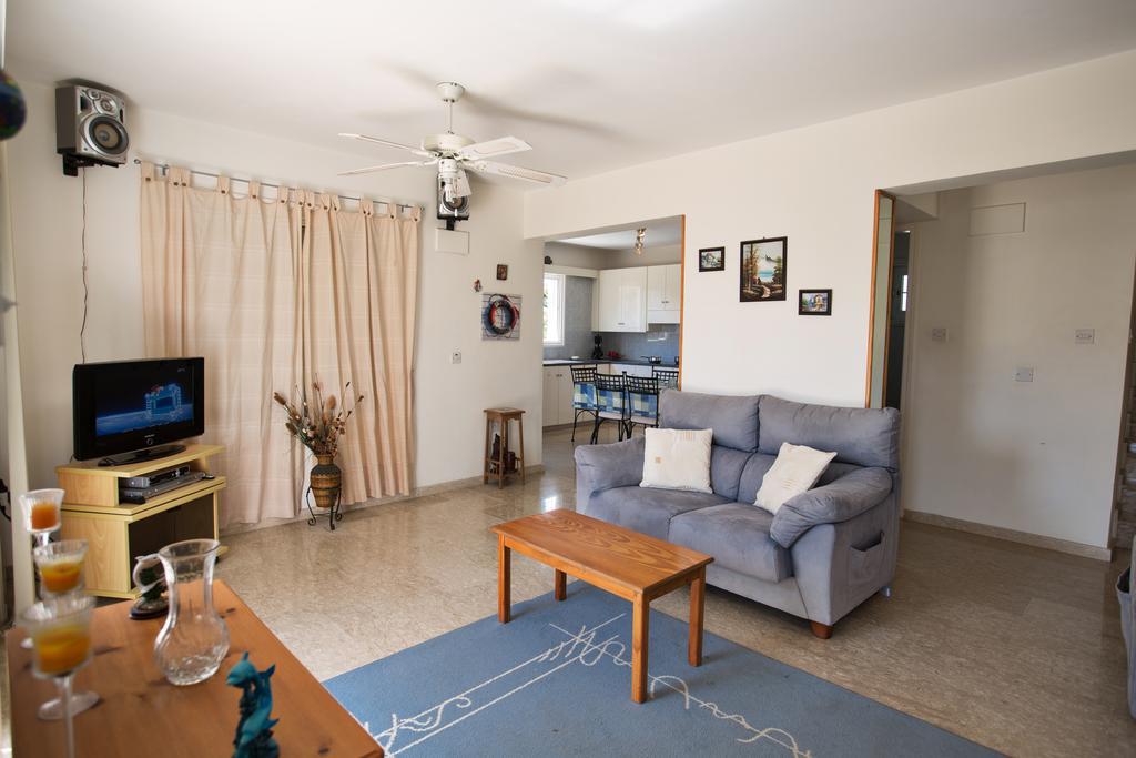 Merab Center Villas Айя Напа Екстериор снимка