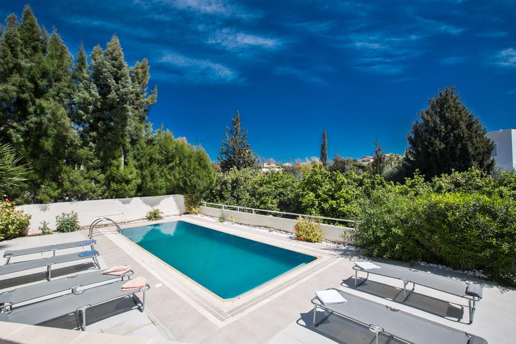 Merab Center Villas Айя Напа Екстериор снимка