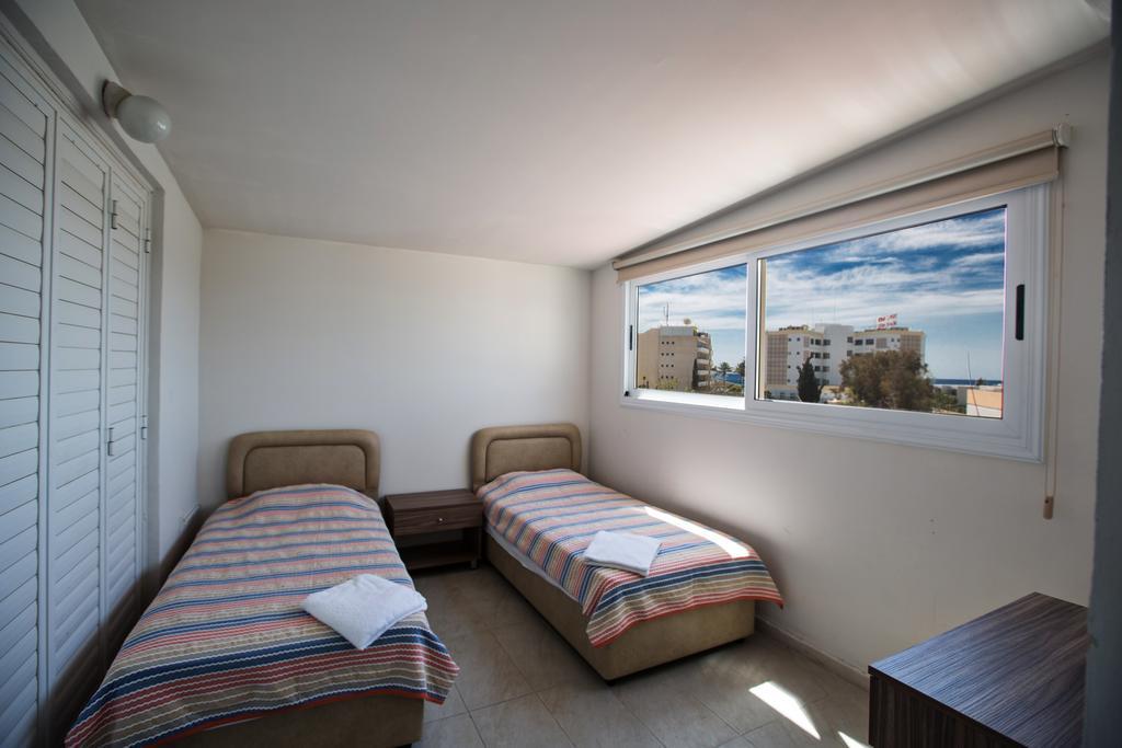 Merab Center Villas Айя Напа Екстериор снимка